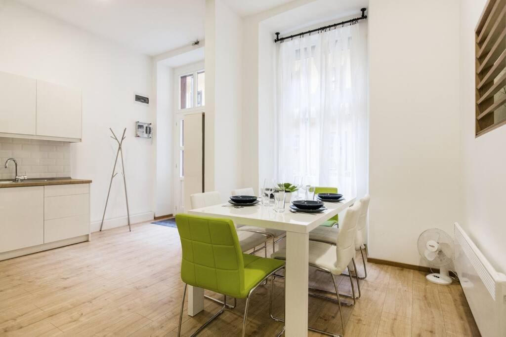 Designer Dream Home In The Ruin Bar District W A/C 부다페스트 외부 사진