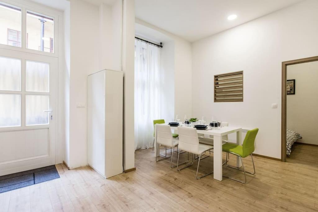 Designer Dream Home In The Ruin Bar District W A/C 부다페스트 외부 사진